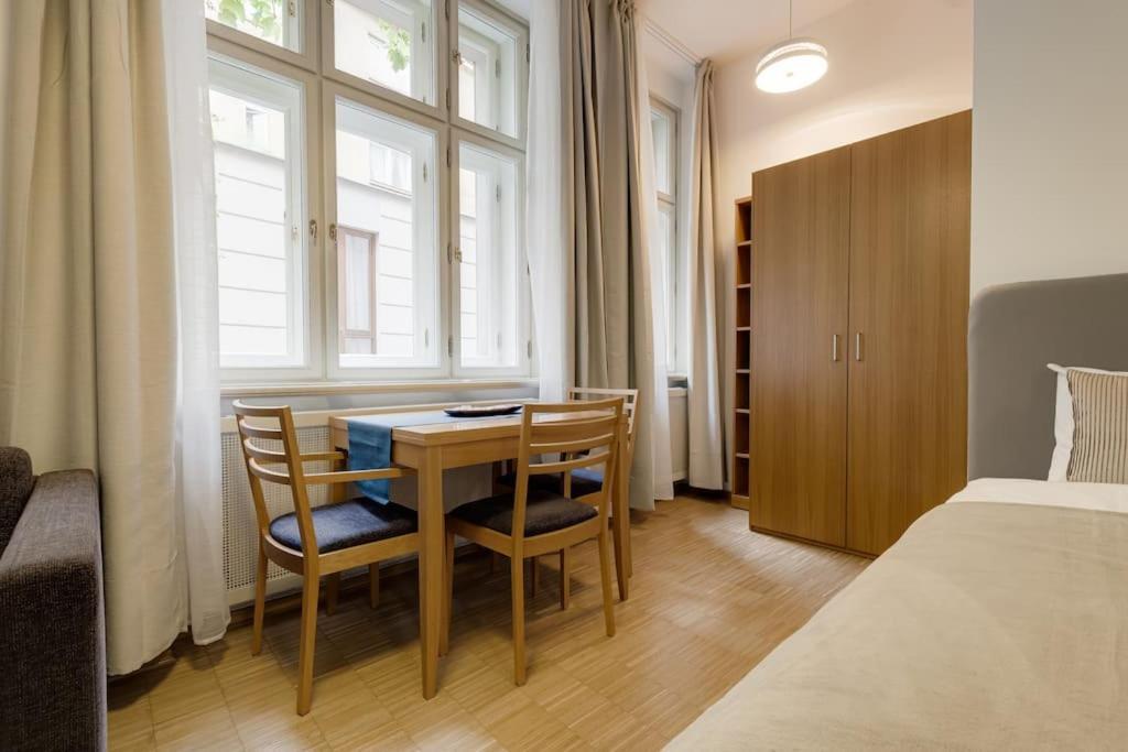 Deluxe Suite In Prime Location Praga Esterno foto