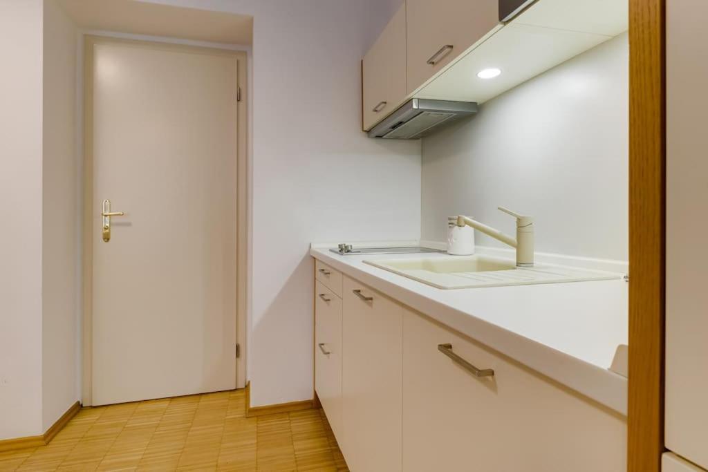 Deluxe Suite In Prime Location Praga Esterno foto