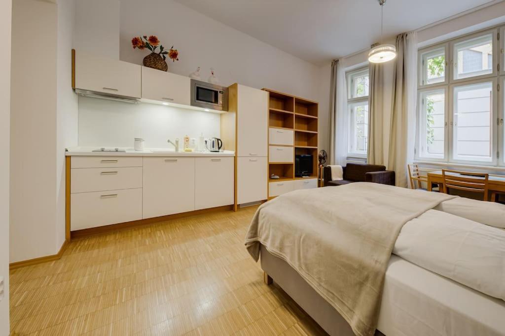 Deluxe Suite In Prime Location Praga Esterno foto