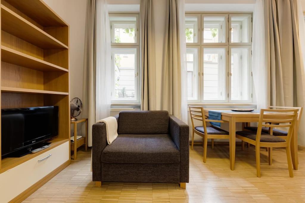 Deluxe Suite In Prime Location Praga Esterno foto