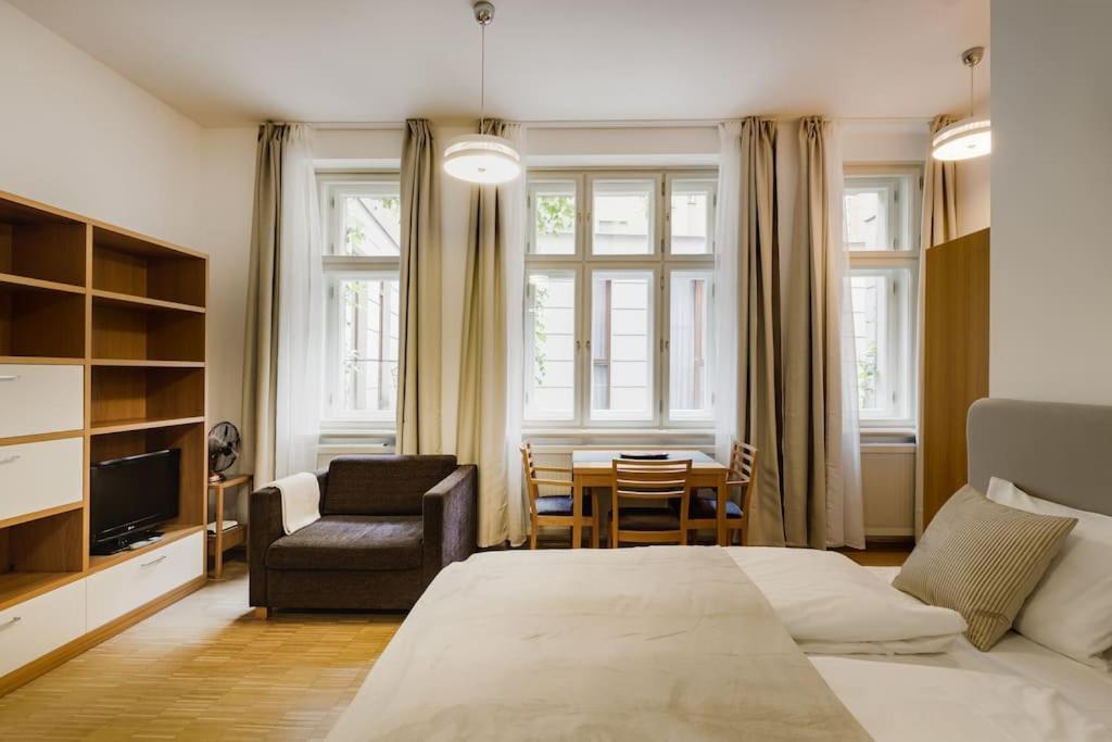 Deluxe Suite In Prime Location Praga Esterno foto